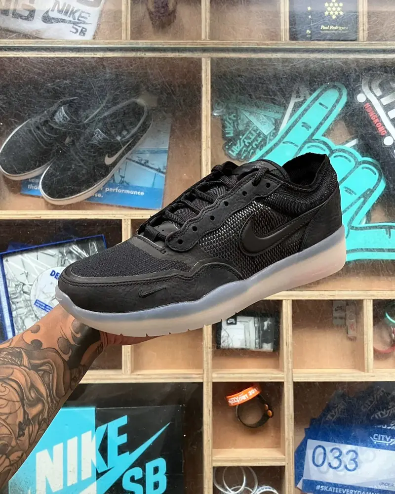 Nike SB PS8 in Black