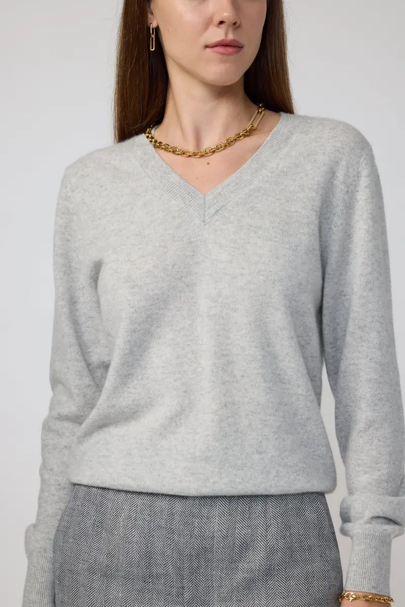 Zeist Sweater - V-neck sweater in light grey