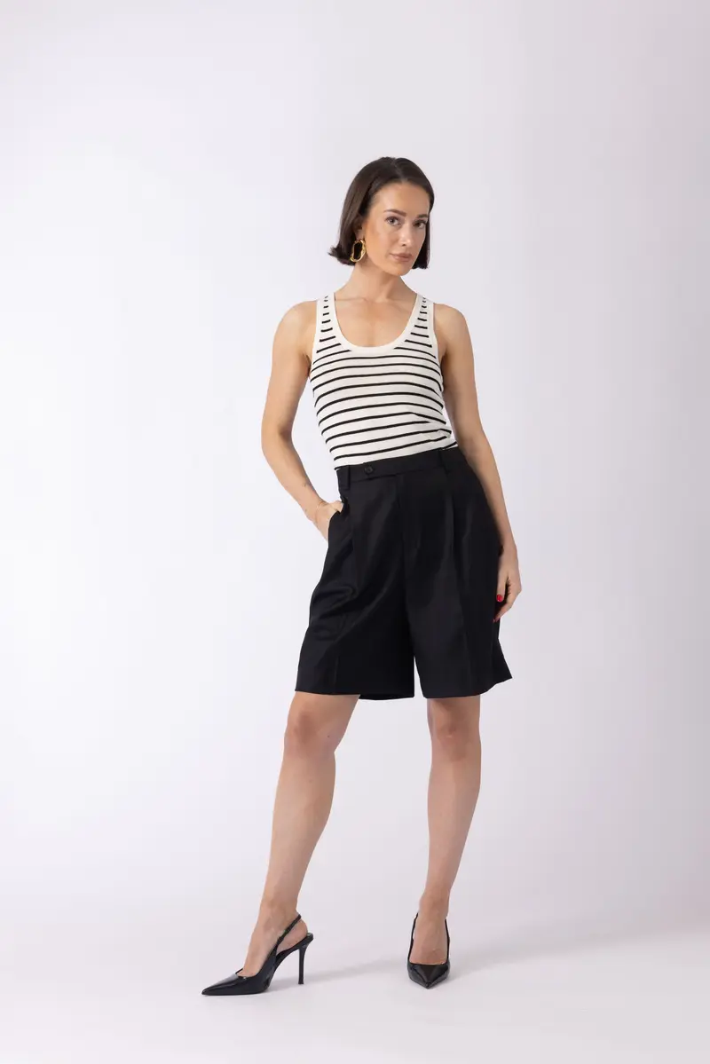 Kos Shorts - Double pleated knee high shorts in black