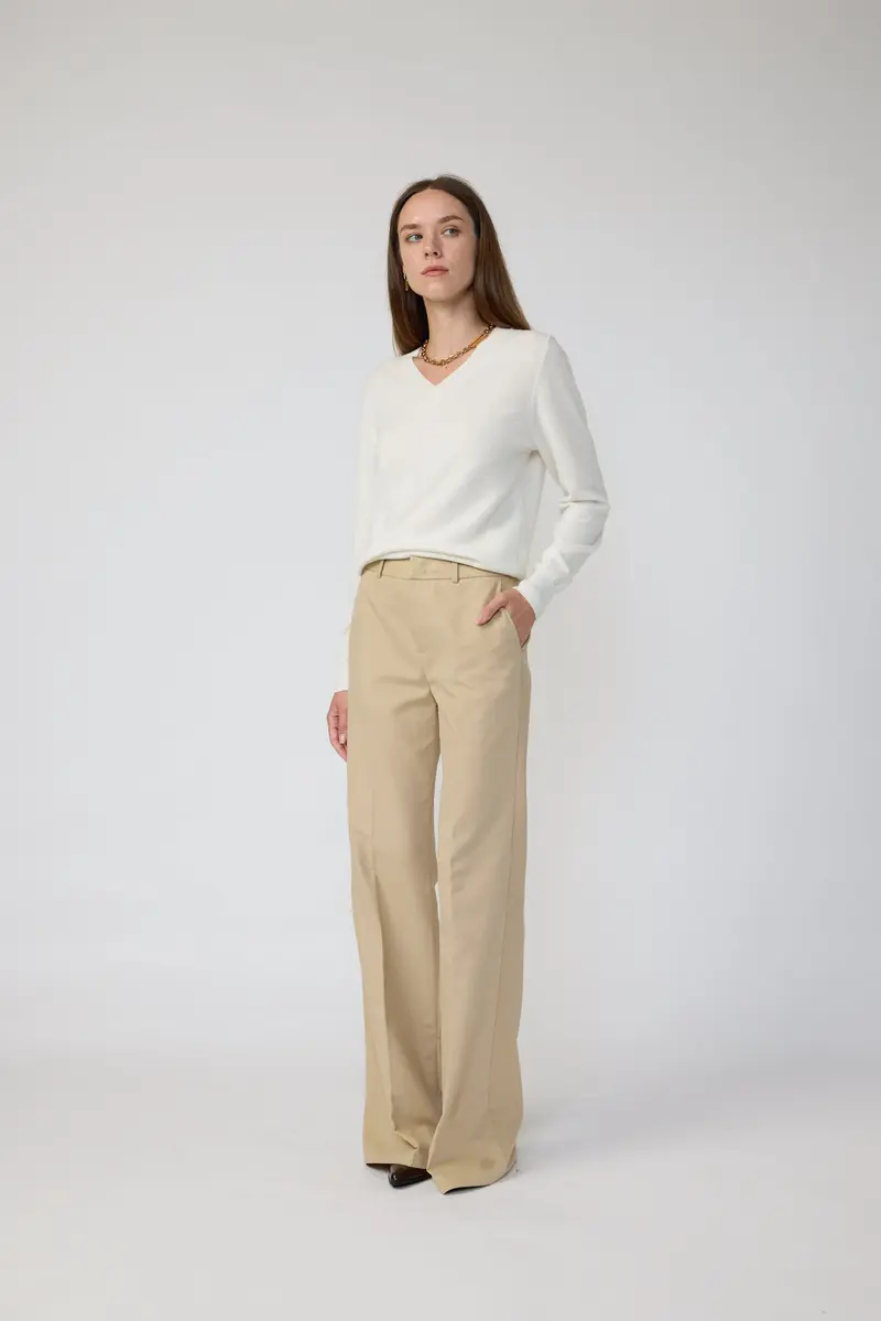 Zeist Sweater - V-neck sweater in white